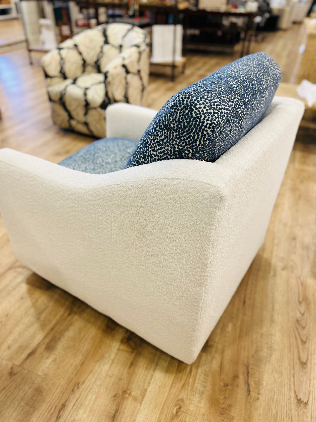 Oliver Swivel Chair