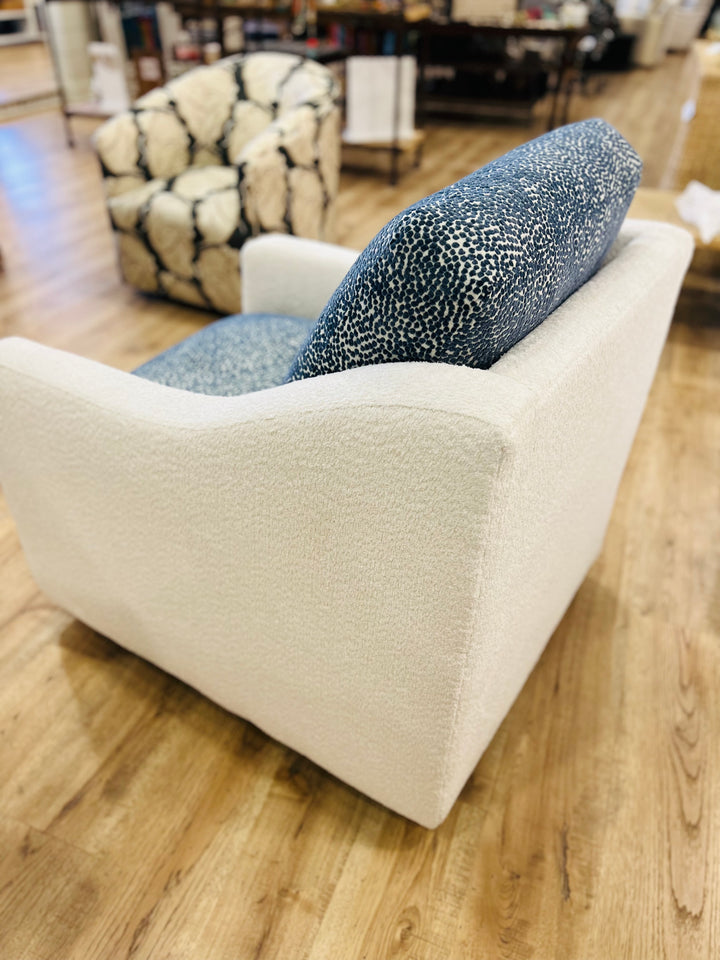 Oliver Swivel Chair