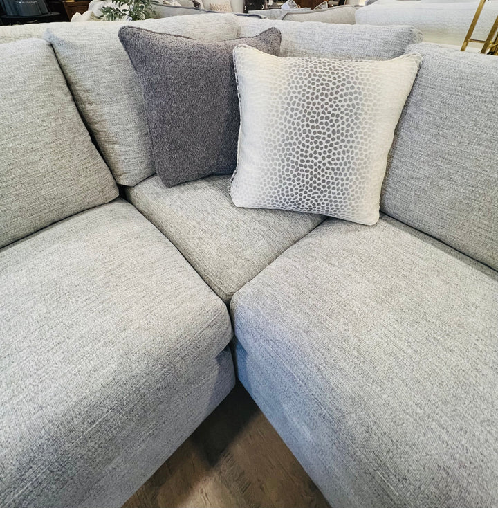 Bridgeport L Sectional w/ Top Stitching