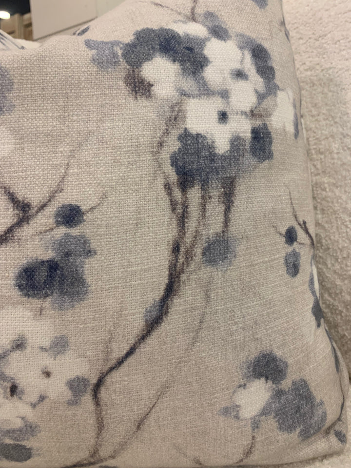Pillow Skylar