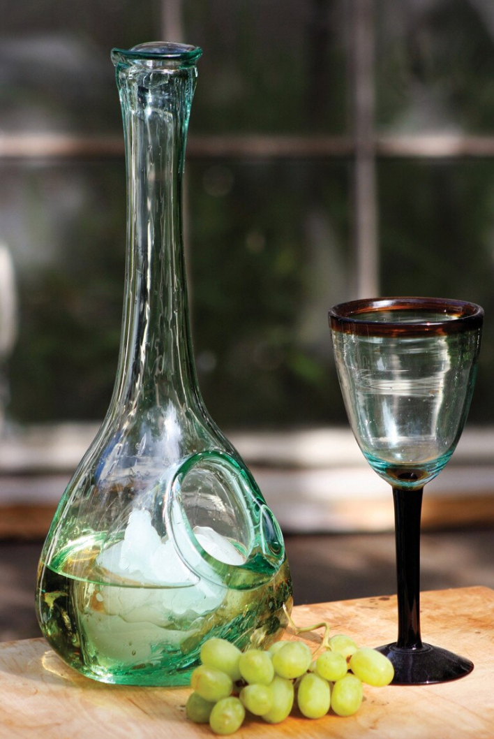 WHITE WINE GLASS DECANTER WITH ICE POCKET