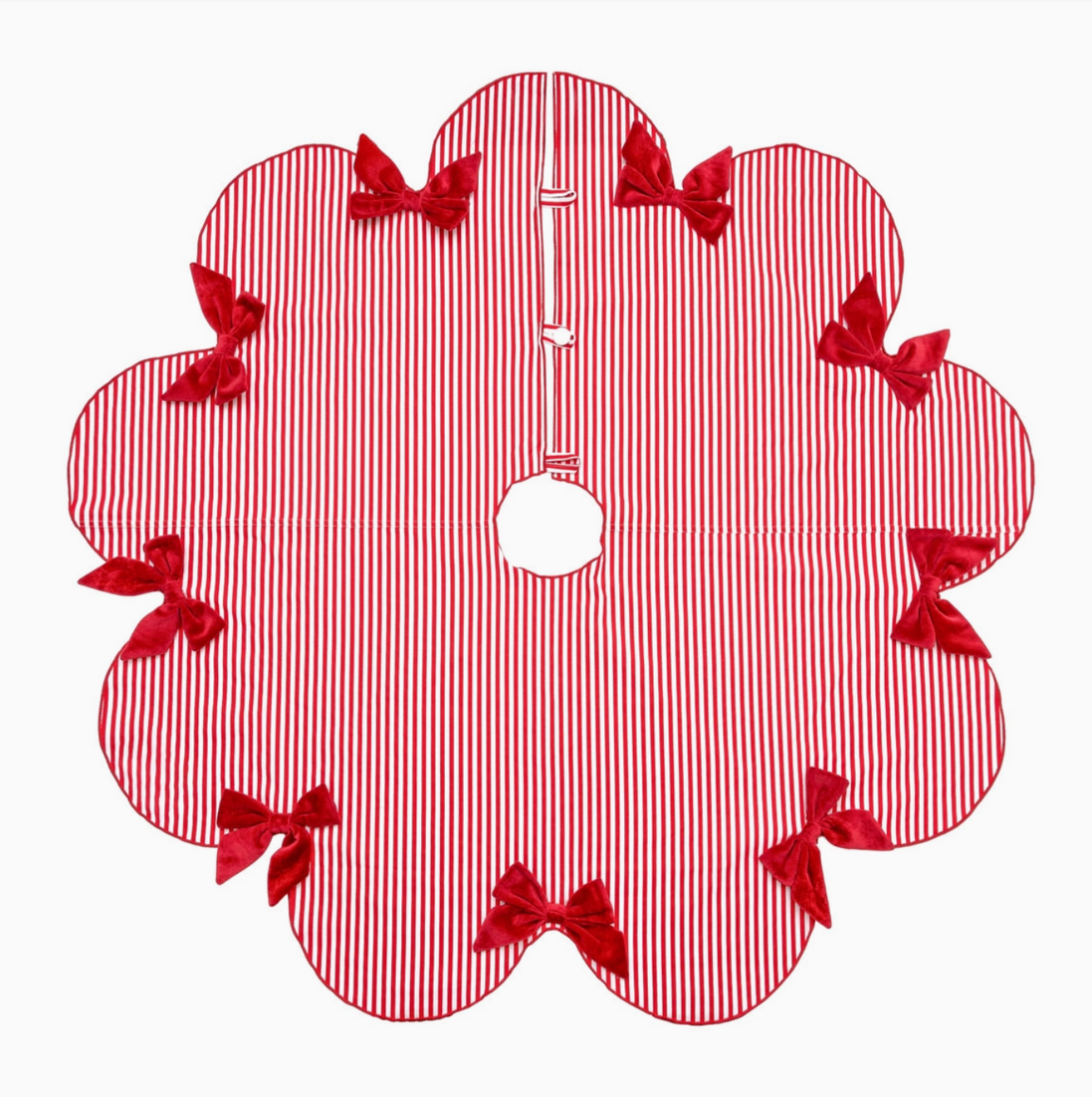 Velvet Bow Scallop Tree Skirt