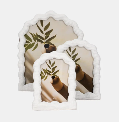 White Wavy Arch Photo Frame